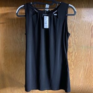 Woman’s White House black market top